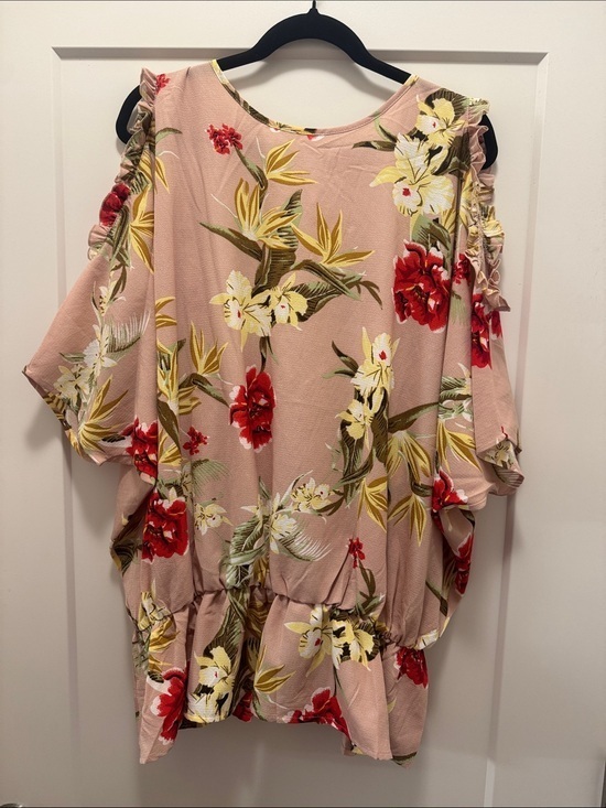easel Tops - 🆕 easel Blush Floral Cold-Shoulder Tunic with Red & Cream Blooms. M. NWT!🔥